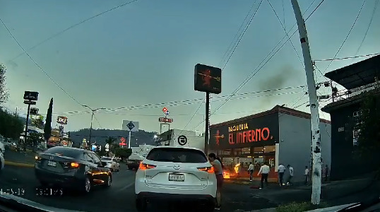 Mariachi aclara riña con tragafuegos en Morelia