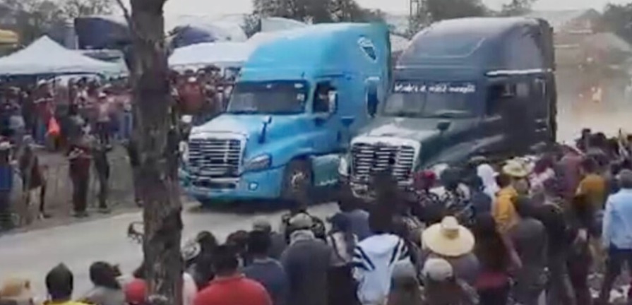 Tráiler arrolla a pobladores durante arrancones