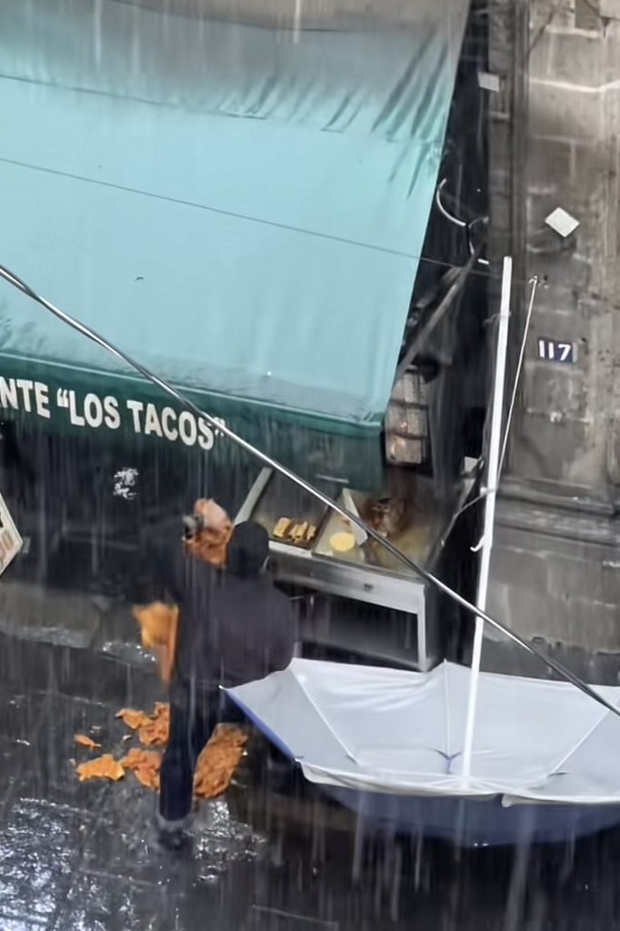 Taqueros se les cae el trompo de carne 