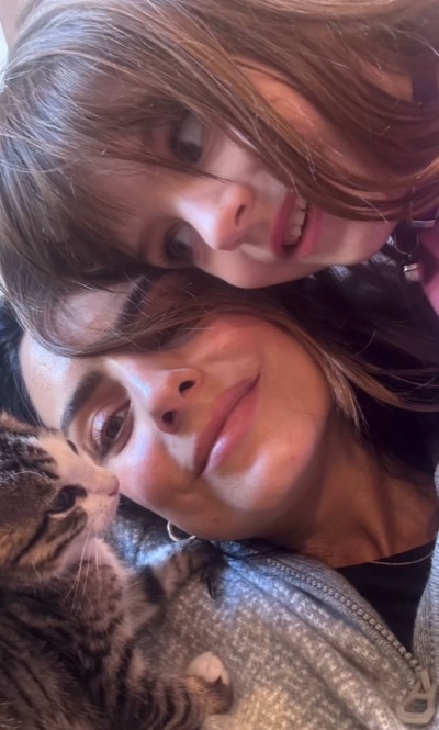 Aislinn Derbez con Kailani