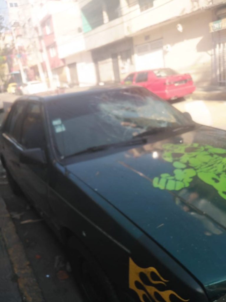 Ataque de simpatizantes del frente contra autos