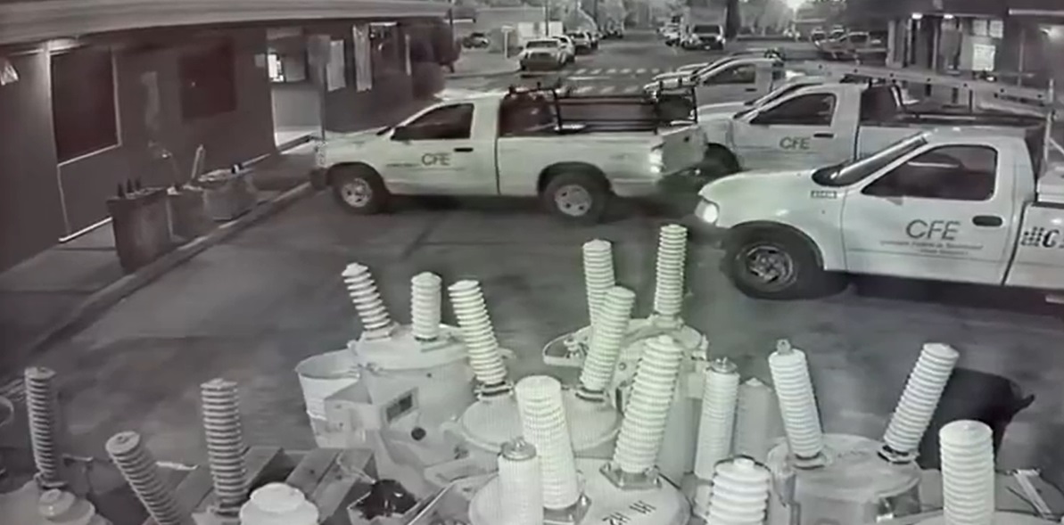 Video de camioneta de CFE moviéndose sola