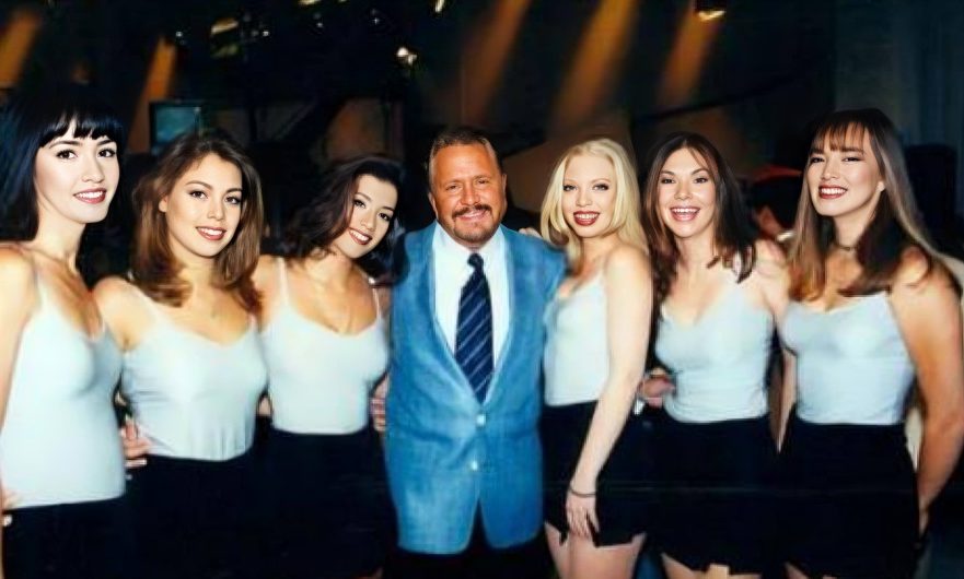 Paco Stanley y edecanes