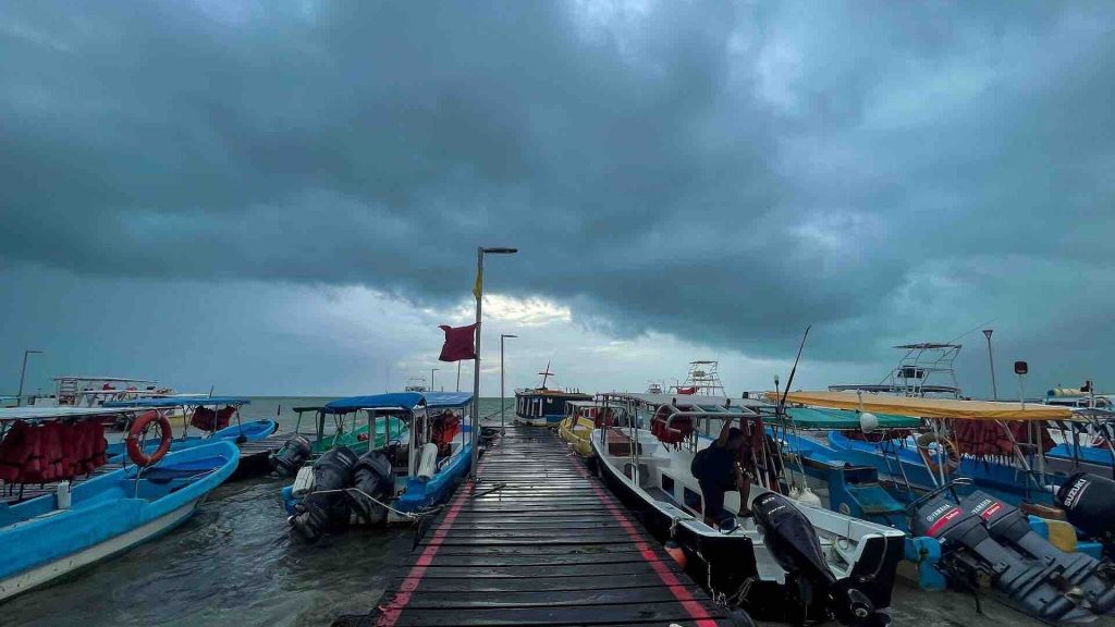 Quintana Roo alerta azul por Beryl