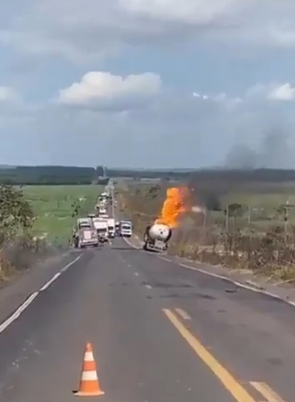 Explota pipa de gas en carretera de Brasil