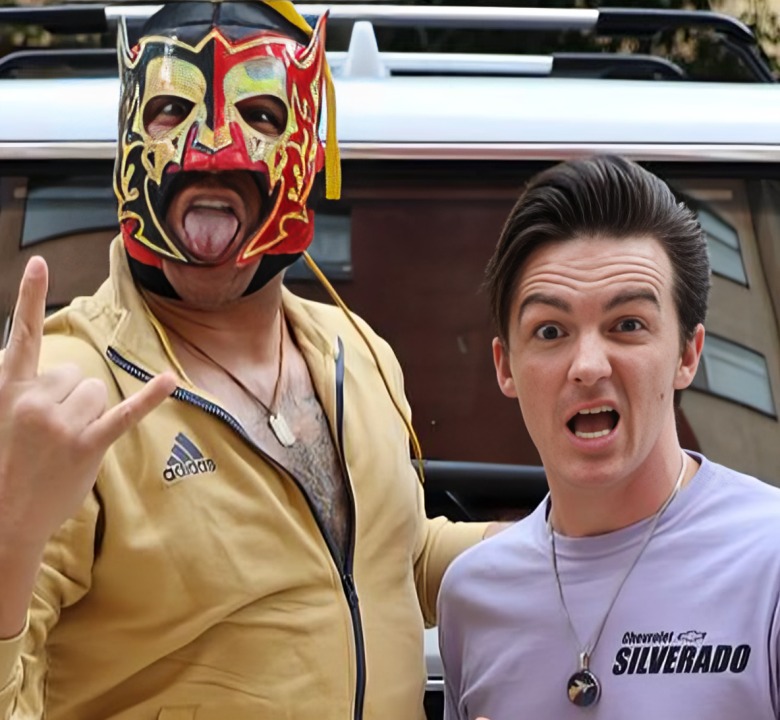 Drake Bell entrevista con Escopión Dorado