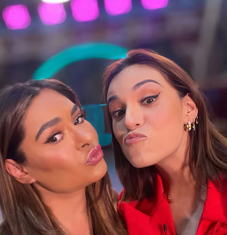 Galilea Montijo entrega obsequio a Tania Rincón