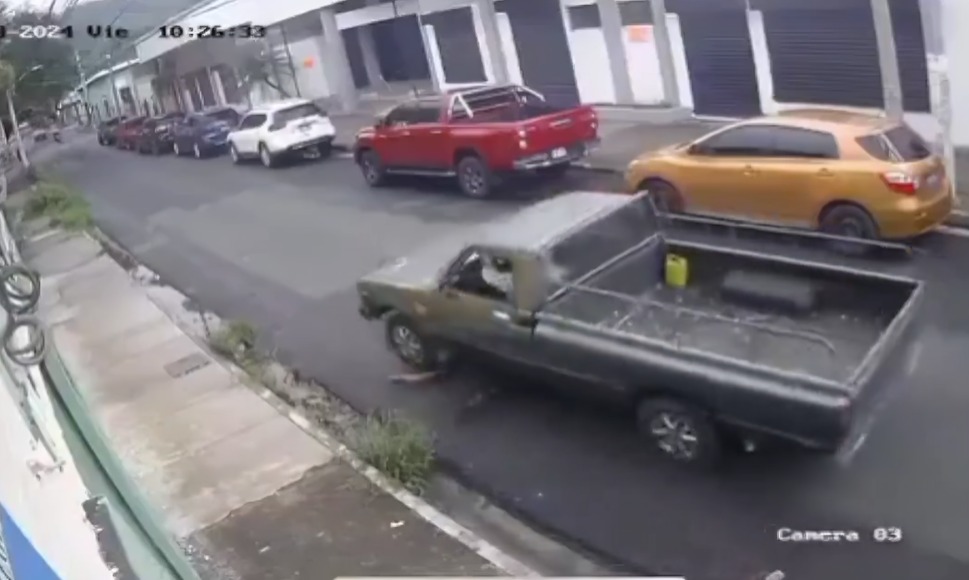internautas reaccionan a caida de borracho en El Salvador