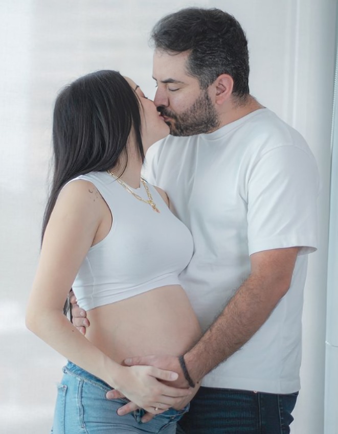 Paola Dalay y José Eduardo Derbez llegada de su bebé