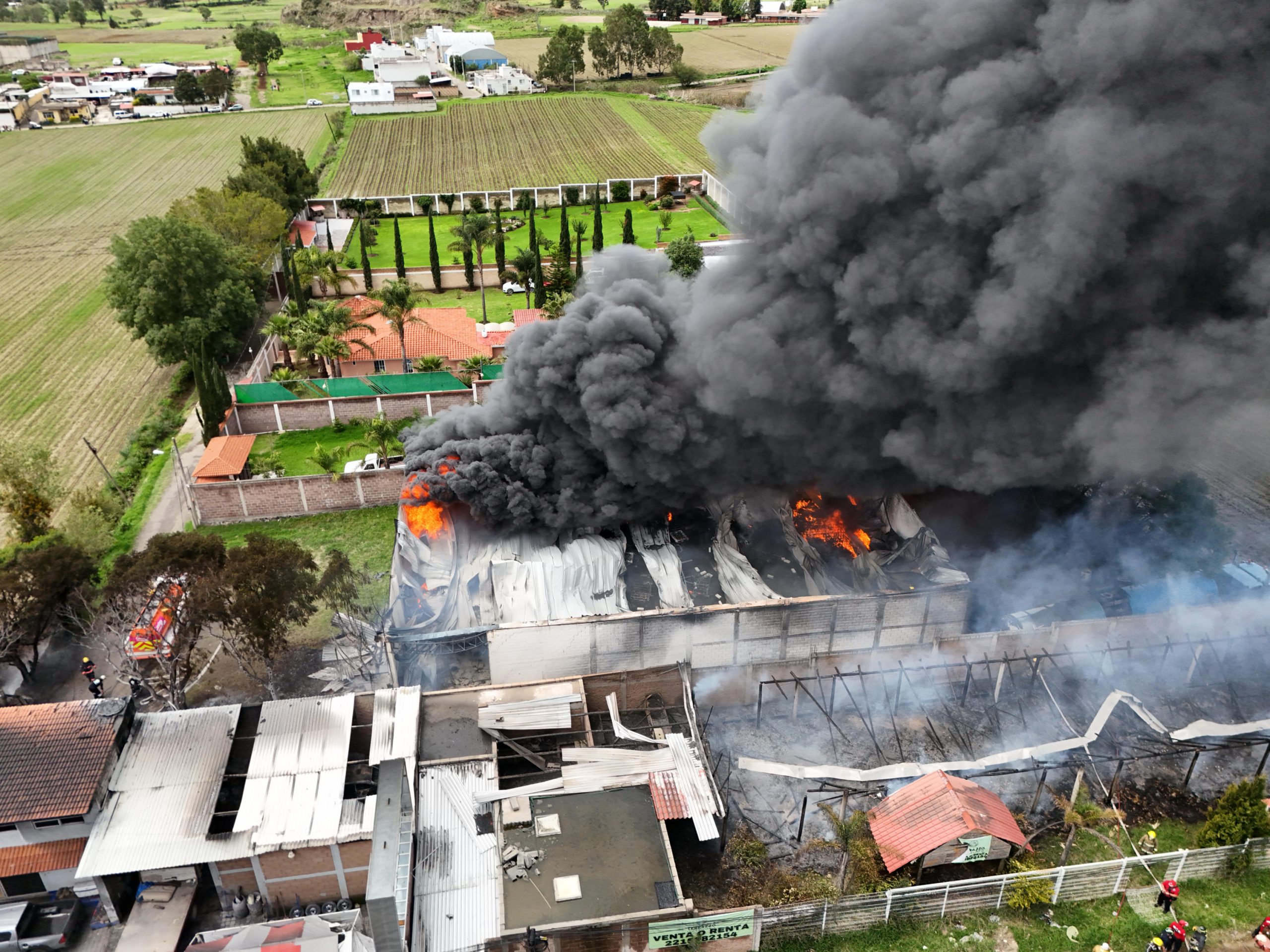 Videos del incendio en maderería de San Gregorio Atzompa