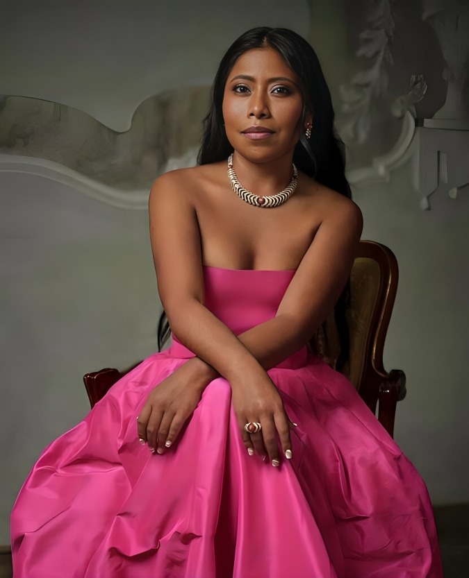 Yalitza Aparicio comparte impactantes fotos de su abdomen