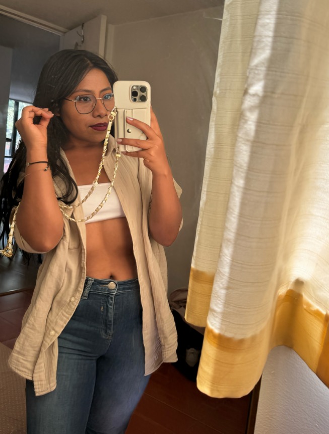 Yalitza Aparicio presume abdomen de impacto