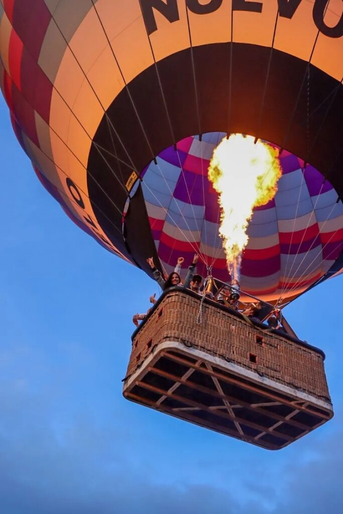 ¿Cómo funciona el globo aerostático?