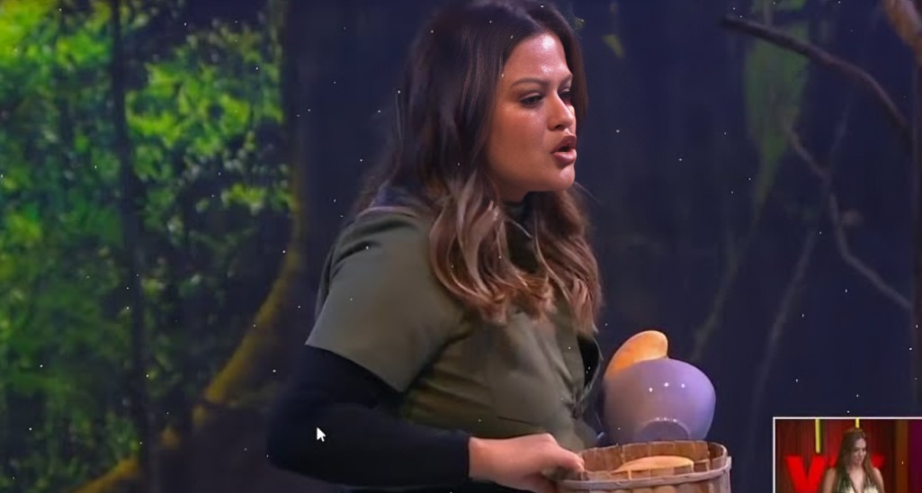 Mariana Echeverría pelea mango con Briggitte