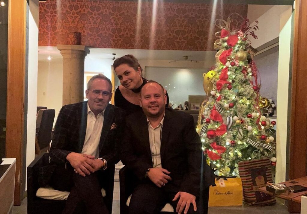 Medios hermanos de Arath de la Torre