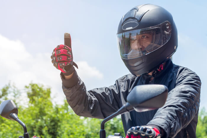 Roban moto a motociclista