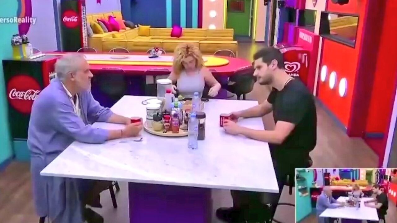 Adrián Marcelo también reclamaría miradas de Arath a sus compañeros