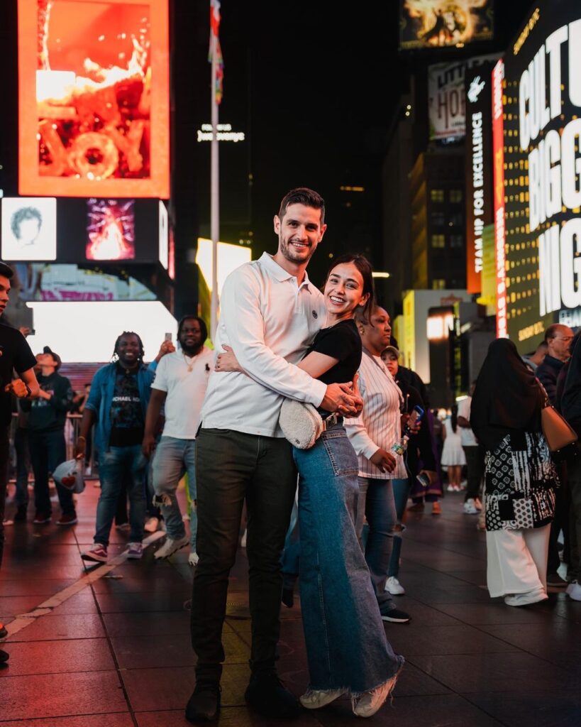 Adrián Marcelo y su esposa