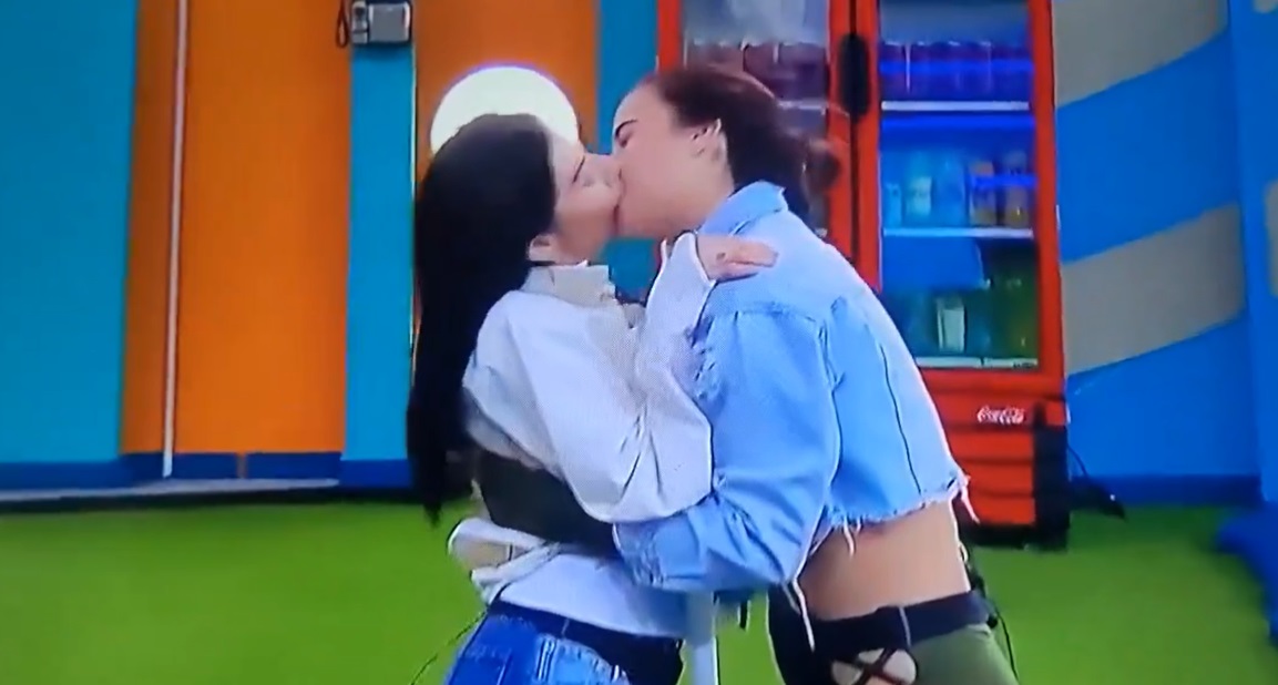 Así fue el beso entre Karime Pindter y Gala Montes