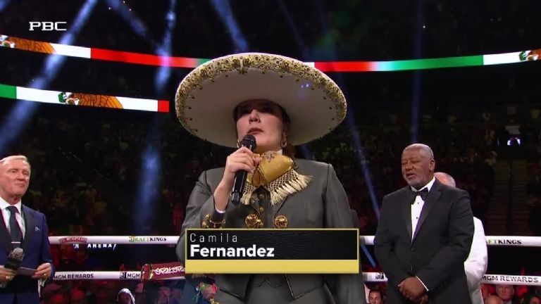 Camila Fernández. Multa por error al cantar Himno Nacional