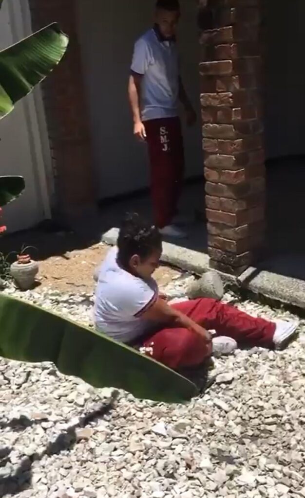 Estudiante intenta reparar fractura de su pie