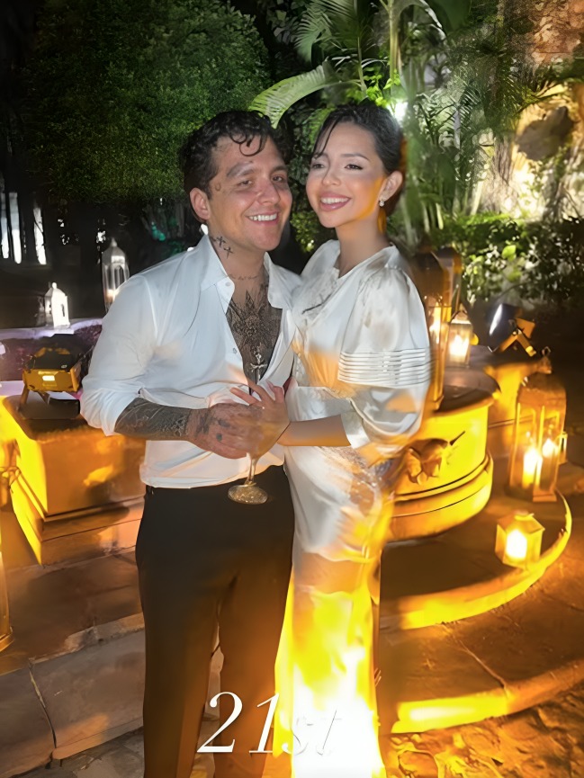 Filtran foto nunca antes vista de la boda de Nodal y Ángela