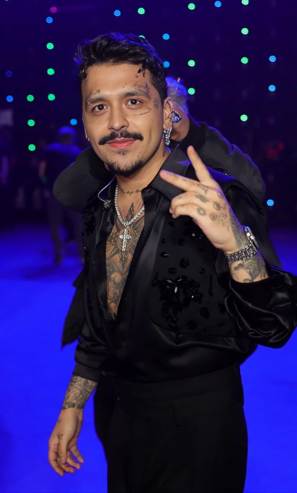 Hospitalizan a Christian Nodal