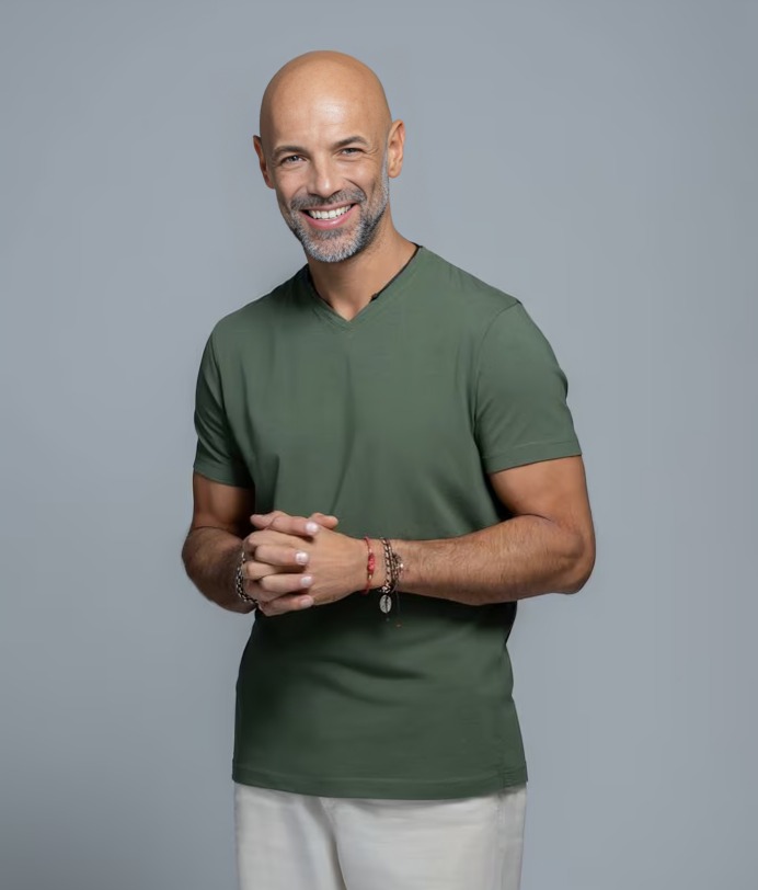 Javier Poza uno de los famosos calvos latinos
