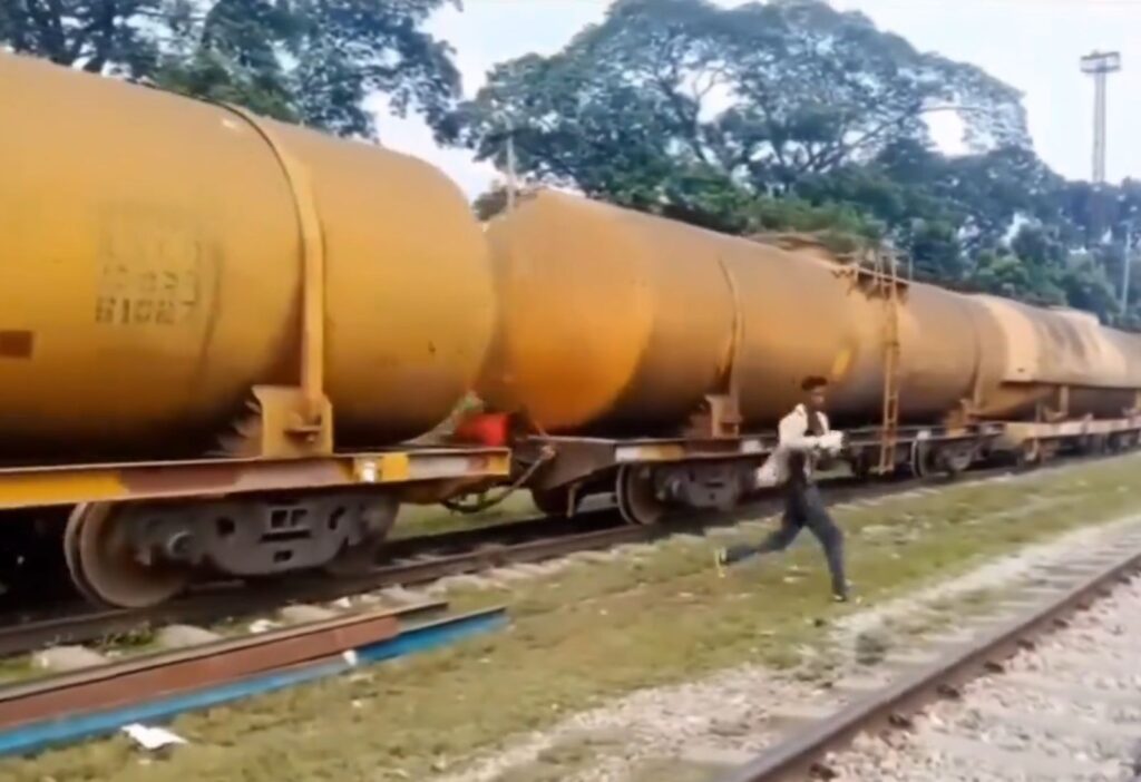 Joven cae del tren 