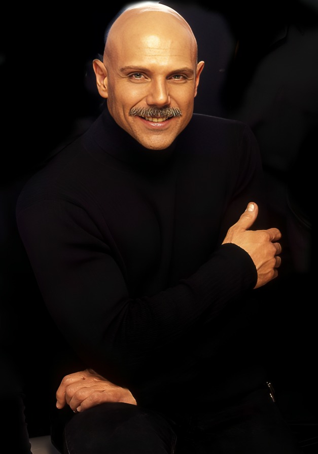 Manuel Landeta entre los famosos calvos más guapos de Latinoamérica