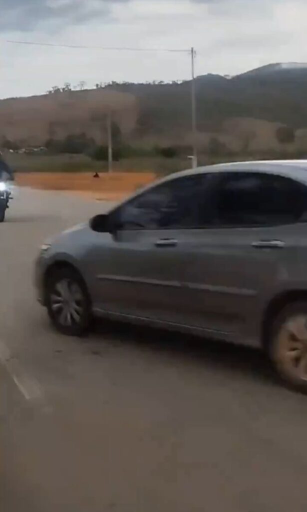 Motociclista a punto de chocar