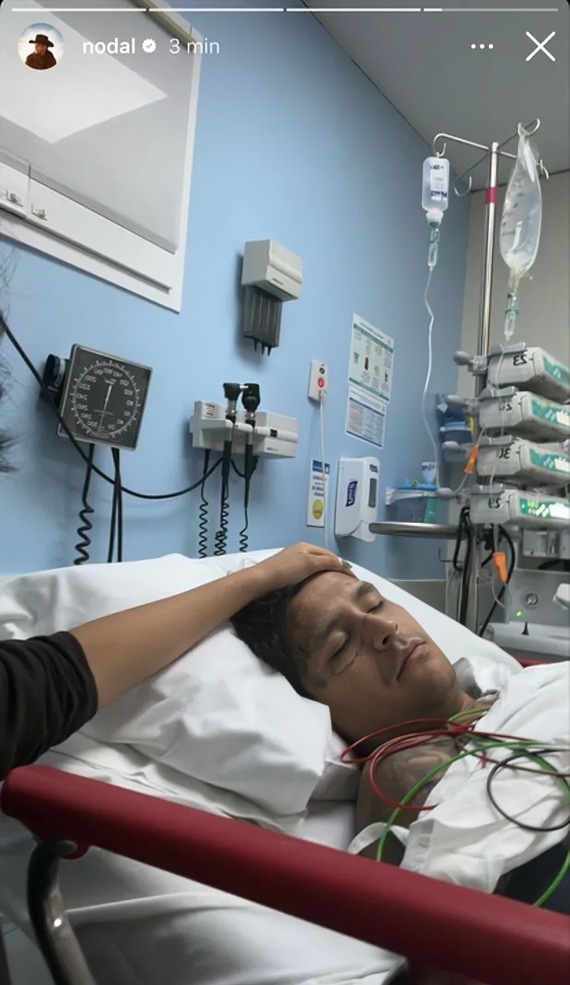 Revelan foto de Christian Nodal en hospital