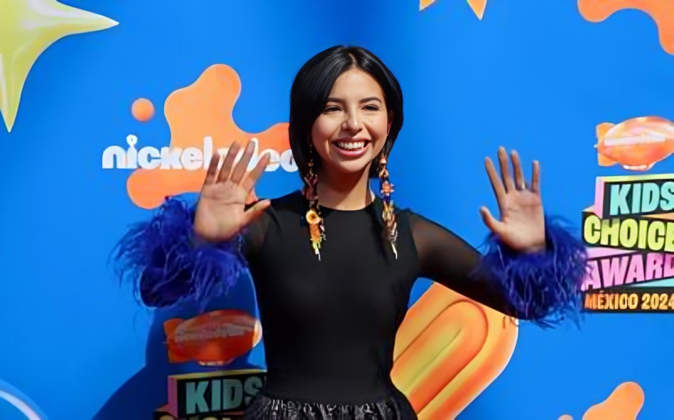 Abuchean a Ángela Aguilar el los Kid Choice Awards