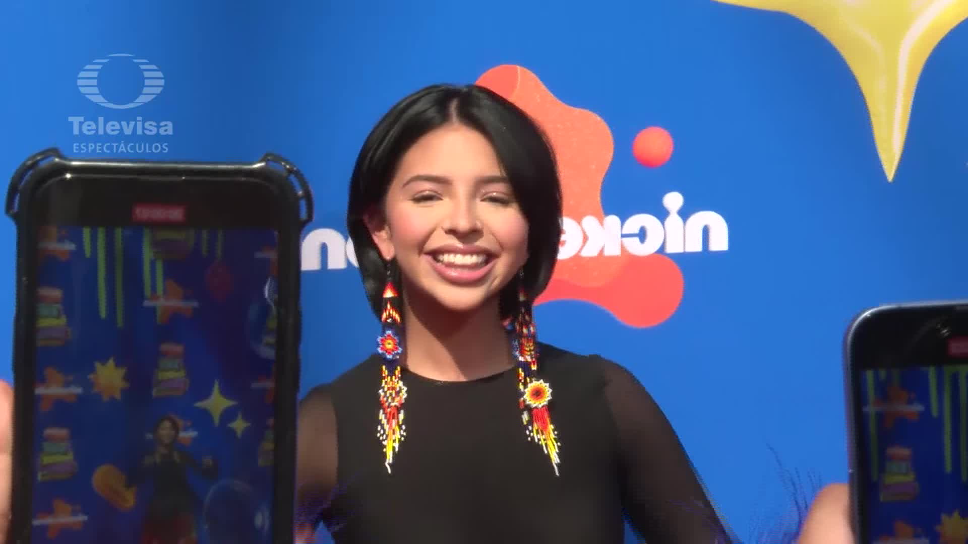 Ángela Aguilar afirma que le hizo falta ir a la escuela