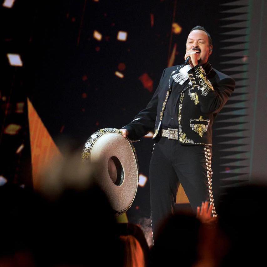 Pepe Aguilar amenazó a influencer