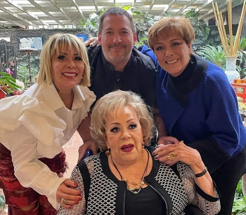 Silvia Pinal y su familia