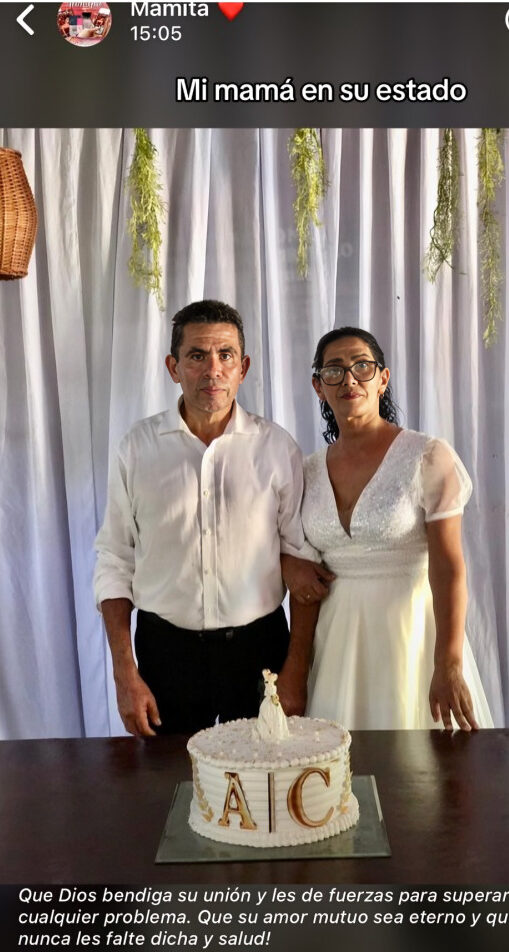 Mujer felicita a ex en su boda