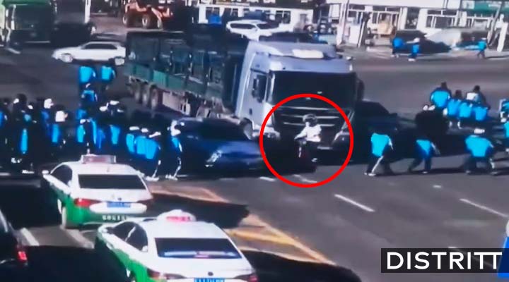 Tráiler atropella a ciclista y le pasa la llanata encima |VIDEO