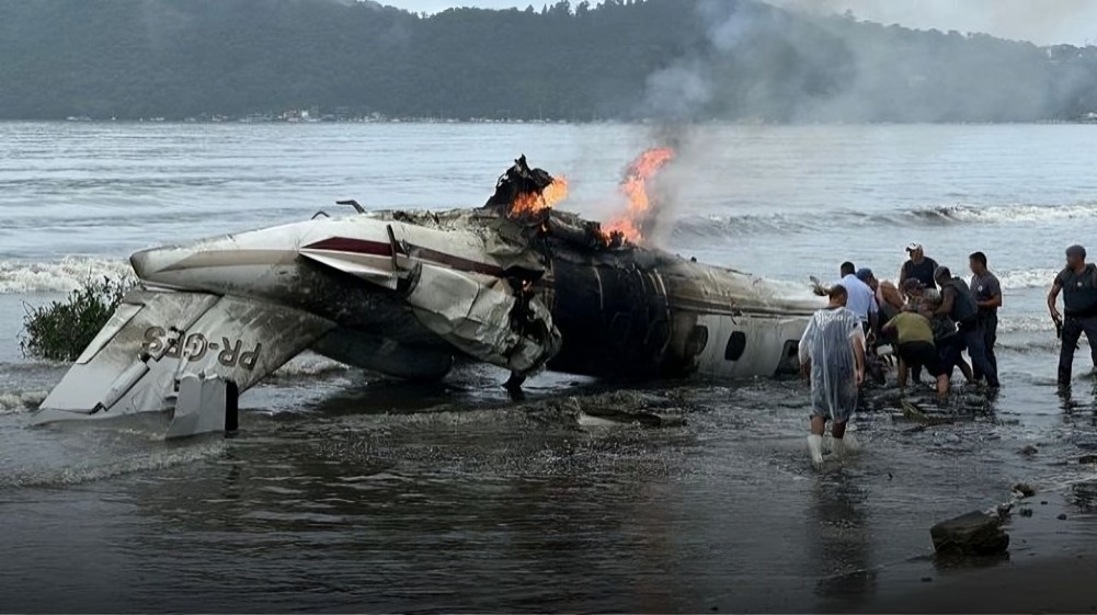 Avioneta se desploma y explota en Brasil