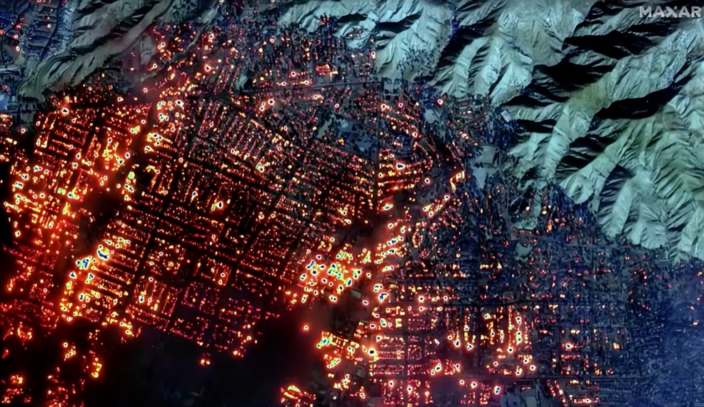 Foto satellital de los incendios en Los Ángeles