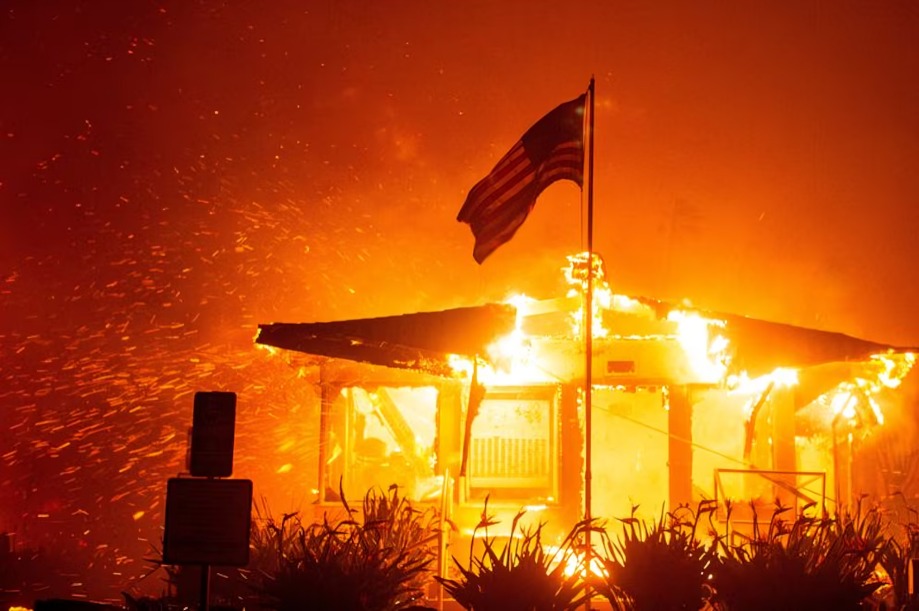 Incendios en Los Ángeles dejan graves daños