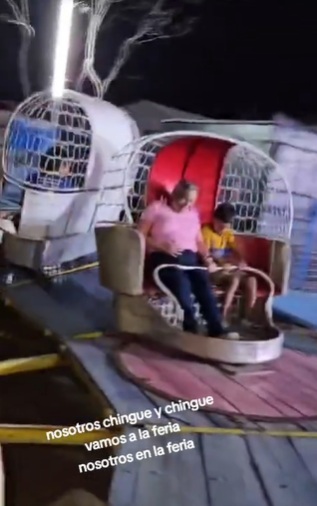 Abuelita y nieto en feria