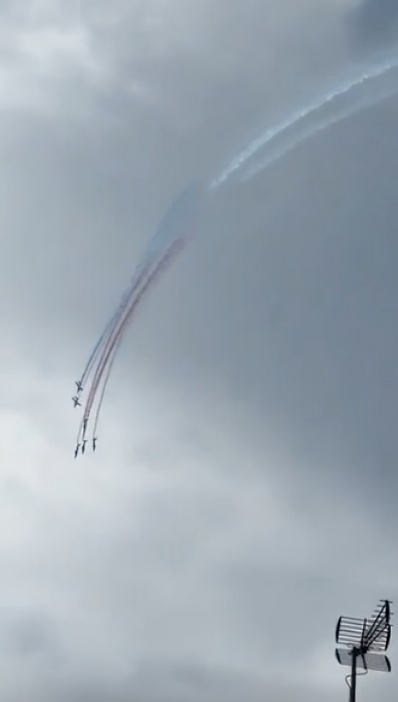Aviones militares chocan durante ensayo