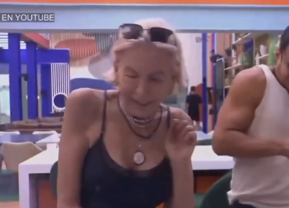 Niurka quema con aceite caliente a Laura Bozzo