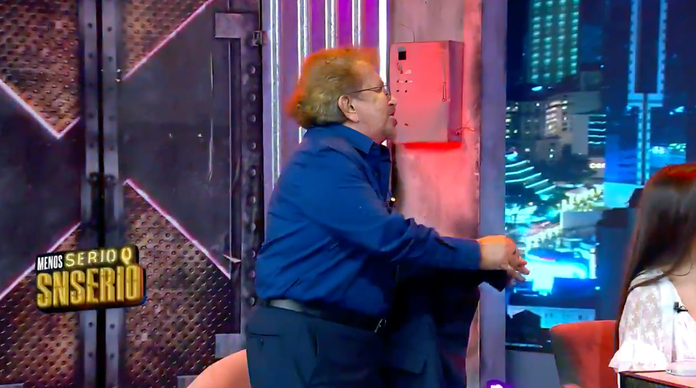 Óscar Burgos agrede a Tony Balardi en vivo