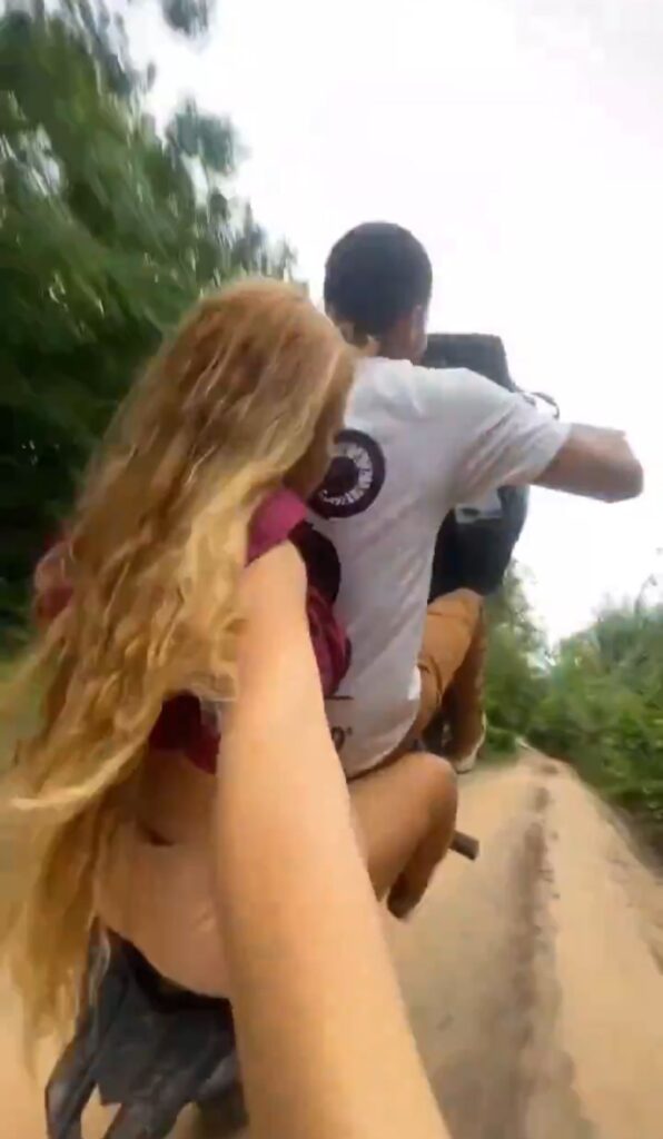 Pareja sale volando en accidente de moto