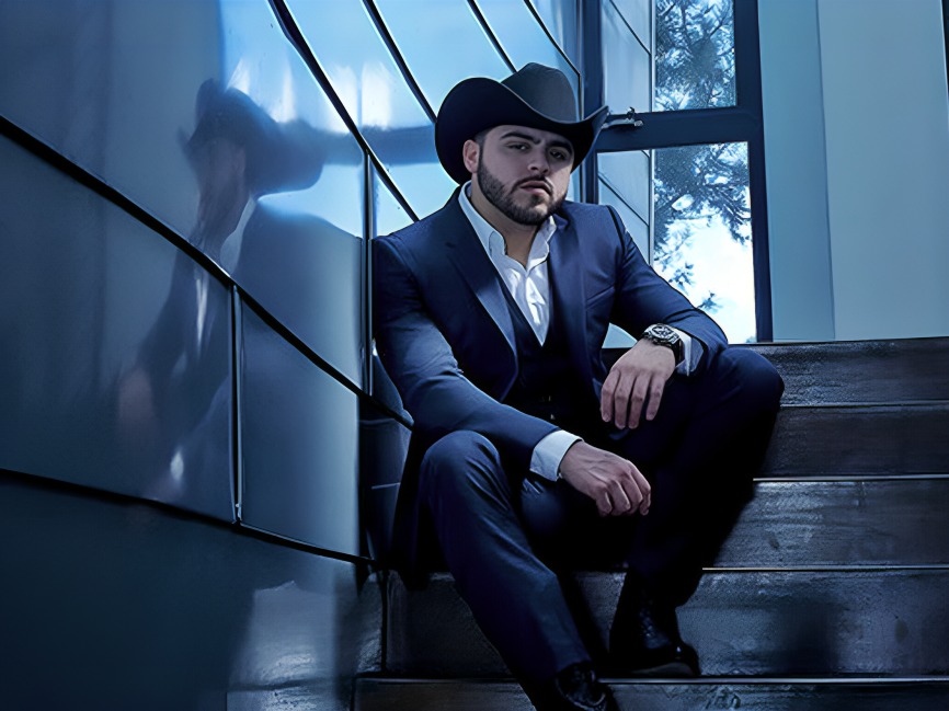 ¿Quién es Gerardo Ortiz, cantanet vinculado con el narco?