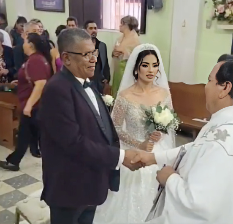 Recién casados generan revuelo por diferencia de edad