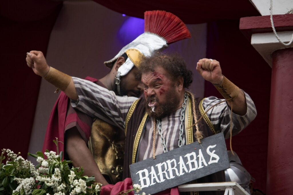 Actor de Barrabás se rompe la pierna