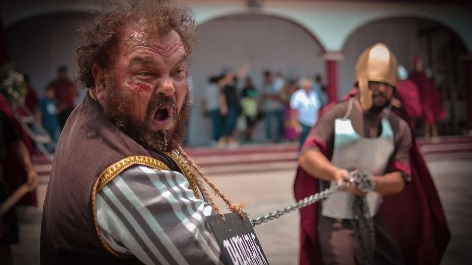 Actor de Barrabás se lesiona pierna durante obra